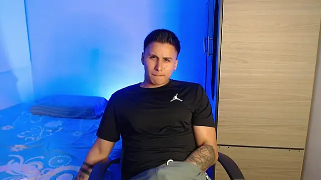 valentinosex1 online show from January 13, 2026, 12:04 am