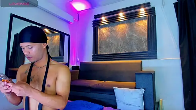 Snapshot of Rick_big chatting on September 14, 2025, 12:05 pm Rick big online show from September 14, 2025, 12:05 pm