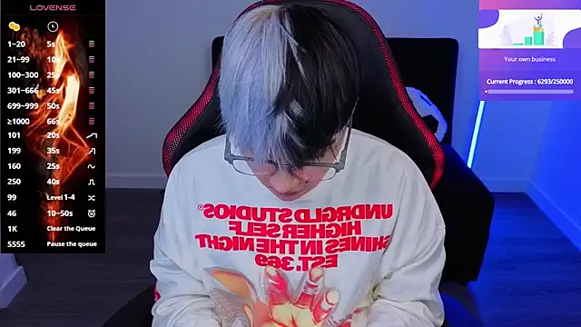 imlaiaaa online show from November 18, 2025, 1:10 am