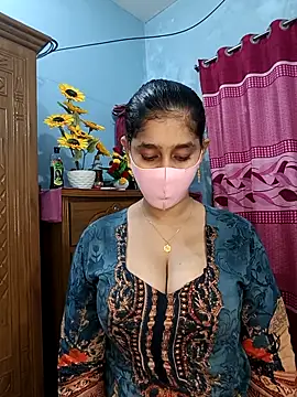 Cute Faria online show from November 25, 2025, 5:02 pm