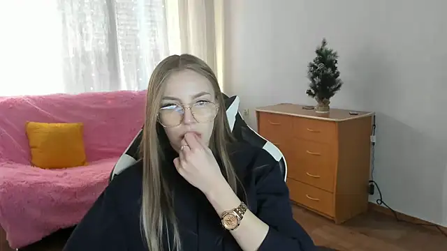 HitGyrl online show from February 3, 2026, 8:08 am