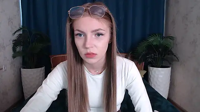 HitGyrl online show from April 27, 2026, 8:01 am