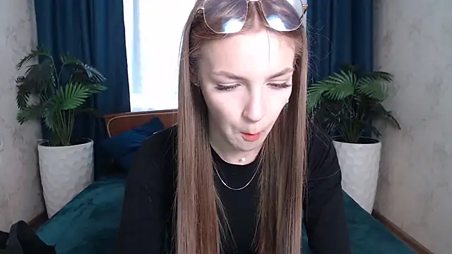 Snapshot of HitGyrl chatting on May 18, 2026, 8:08 am HitGyrl online show from May 18, 2026, 8:08 am
