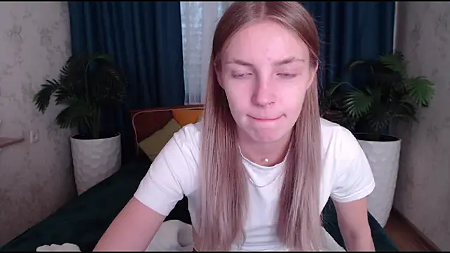 HitGyrl online show from October 30, 2025, 8:12 am