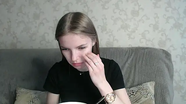 HitGyrl online show from April 23, 2026, 1:23 am