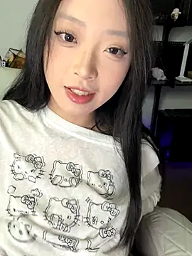 tuzi5201314 online show from December 2, 2025, 5:25 pm