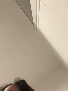 bellabellabruna6 online show from September 18, 2025, 3:09 am