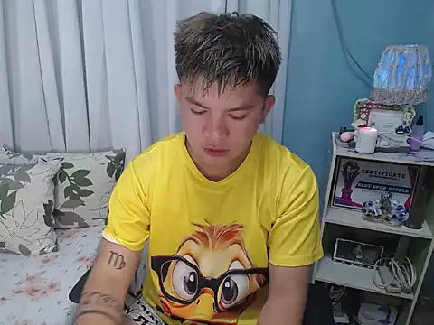 Snapshot of Fuckboii_intown chatting on December 14, 2025, 1:45 am Fuckboii intown online show from December 14, 2025, 1:45 am