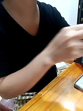 MinhChauXXX19 online show from October 11, 2025, 10:55 pm