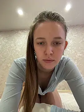 Snapshot of ElliRose chatting on November 25, 2025, 8:14 am ElliRose online show from November 25, 2025, 8:14 am