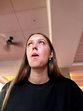 Snapshot of ElliRose chatting on October 13, 2025, 1:29 am ElliRose online show from October 13, 2025, 1:29 am