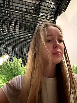 Snapshot of ElliRose chatting on September 25, 2025, 4:18 am ElliRose online show from September 25, 2025, 4:18 am