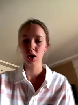 Snapshot of ElliRose chatting on October 18, 2025, 4:58 am ElliRose online show from October 18, 2025, 4:58 am