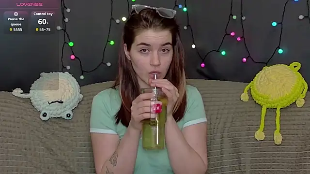 Snapshot of ElzaBlis chatting on January 8, 2026, 5:19 pm ElzaBlis online show from January 8, 2026, 5:19 pm