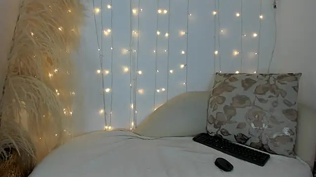 arianna cox   online show from October 4, 2025, 7:48 pm