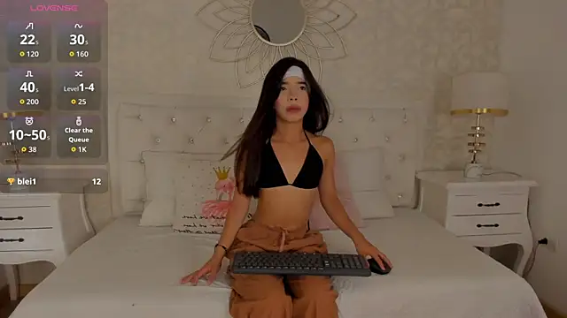 arianna cox   online show from October 3, 2025, 7:37 pm