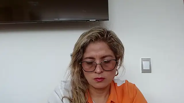 linda-mature43 online show from October 15, 2025, 5:10 pm