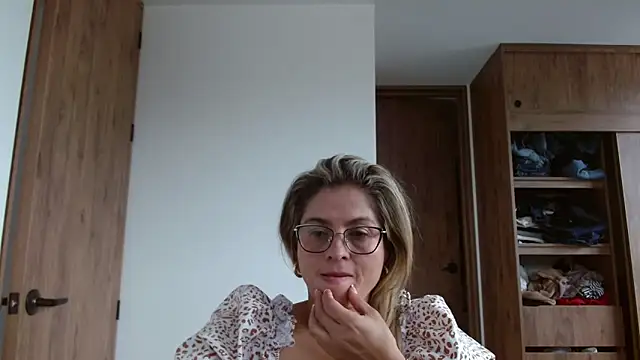 linda-mature43 online show from October 24, 2025, 4:06 pm