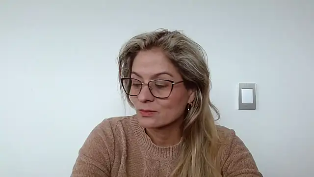 linda-mature43 online show from October 1, 2025, 4:33 pm