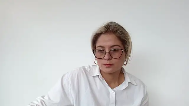 linda-mature43 online show from October 3, 2025, 4:30 pm