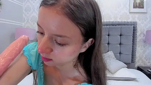 VioletaNova online show from October 24, 2025, 12:37 pm