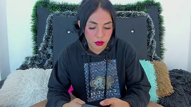 Adrianna Arias online show from December 22, 2025, 12:11 am