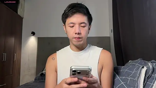 Snapshot of Addictiveboi chatting on June 20, 2026, 2:27 am Addictiveboi online show from June 20, 2026, 2:27 am