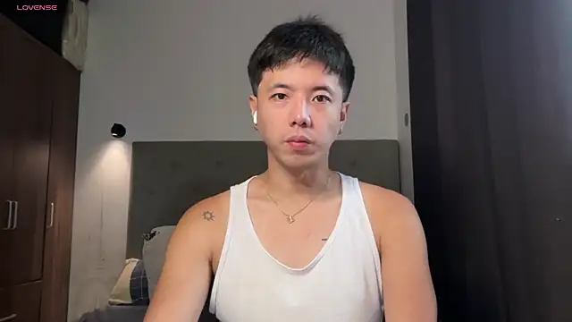Snapshot of Addictiveboi chatting on June 26, 2026, 2:39 am Addictiveboi online show from June 26, 2026, 2:39 am
