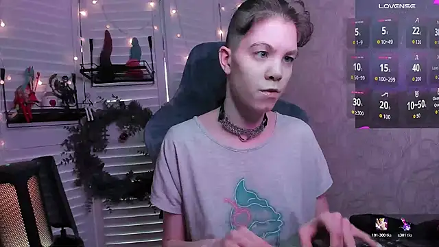 aestheticbeing online show from December 14, 2025, 12:11 pm