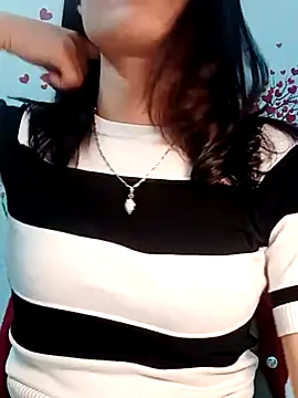 Hinna x online show from March 12, 2026, 2:43 pm