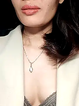 Hinna x online show from November 29, 2025, 2:39 pm