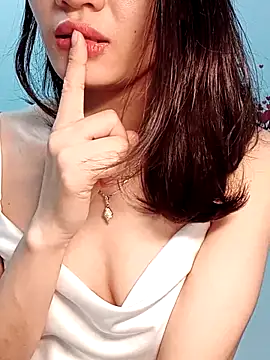 Hinna x online show from April 14, 2026, 2:16 am