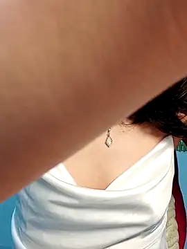 Hinna x online show from April 13, 2026, 2:10 pm