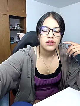 Snapshot of asumi_18 chatting on October 6, 2025, 9:43 am asumi 18 online show from October 6, 2025, 9:43 am