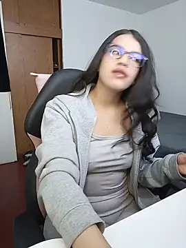 Snapshot of asumi_18 chatting on October 20, 2025, 1:11 pm asumi 18 online show from October 20, 2025, 1:11 pm