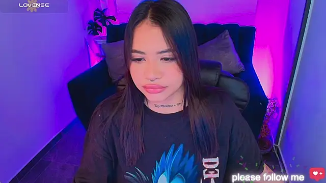 nicemiiaa7  online show from March 7, 2026, 11:54 pm