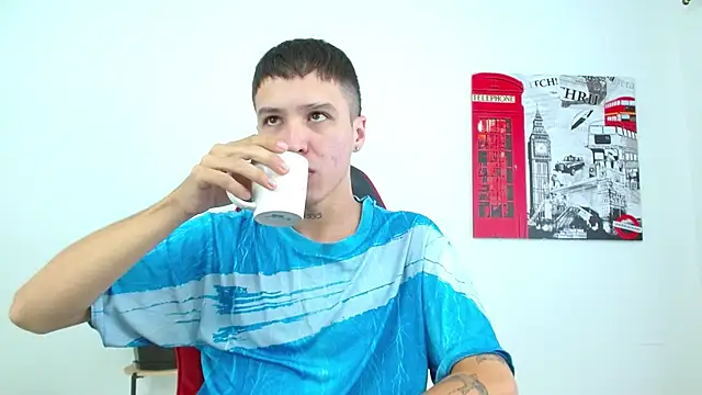 Cumandres18 online show from December 16, 2025, 2:32 pm