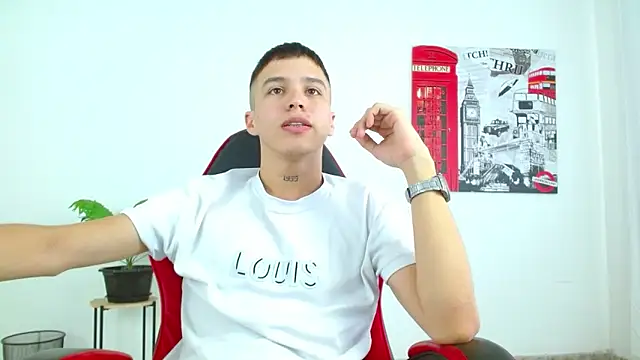 Cumandres18 online show from November 18, 2025, 2:42 pm