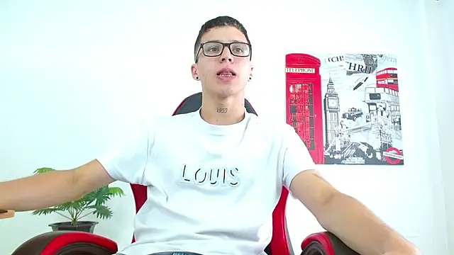 Cumandres18 online show from September 23, 2025, 2:02 pm