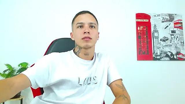 Cumandres18 online show from April 18, 2026, 7:07 pm