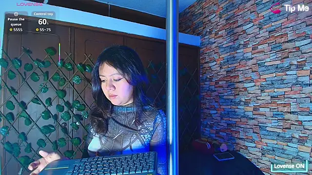 catalina santana20 online show from November 29, 2025, 2:06 pm