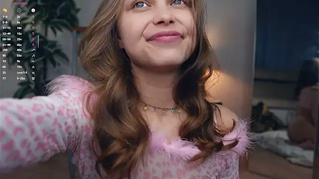 OdellaGillingham online show from September 18, 2025, 7:39 pm