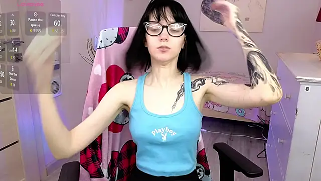 HazelTompson online show from September 28, 2025, 10:11 am