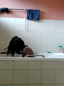 Kateera1 online show from October 5, 2025, 1:24 pm