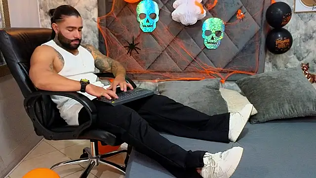 Apolo rousse1 online show from October 10, 2025, 9:37 pm