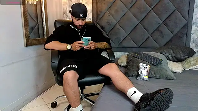 Apolo rousse1 online show from September 22, 2025, 8:37 pm