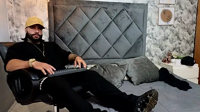 Apolo rousse1 online show from October 7, 2025, 9:49 pm