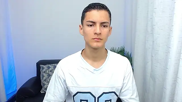 Snapshot of Matiius18 chatting on October 17, 2025, 1:46 pm Matiius18 online show from October 17, 2025, 1:46 pm