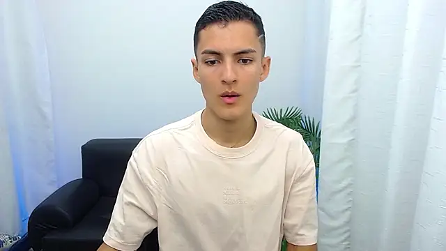 Snapshot of Matiius18 chatting on October 9, 2025, 1:33 pm Matiius18 online show from October 9, 2025, 1:33 pm