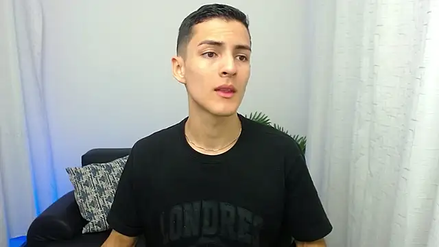 Snapshot of Matiius18 chatting on November 24, 2025, 2:17 pm Matiius18 online show from November 24, 2025, 2:17 pm